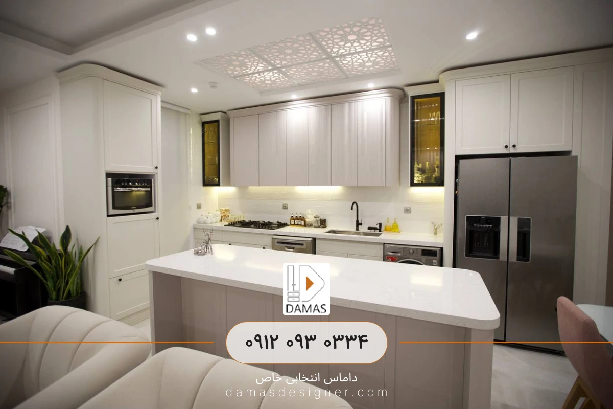کابینت نئوکلاسیک سفید و گریژ برای آشپزخانه کوچک