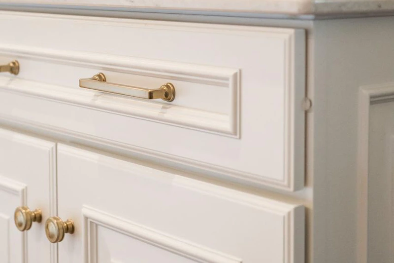 دو مدل دستگیره طلایی کابینت نئوکلاسیک